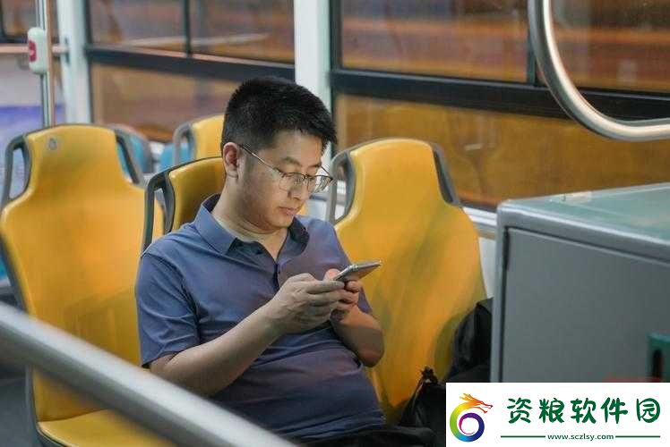 蘇柔在公交車上被做到高c的原因：人太多太擠了